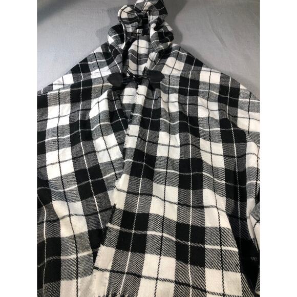 Black White Plaid Hooded Poncho Cape Toggle Closure Fringe Cozy Wrap cottage - Picture 3 of 9